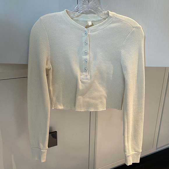 SKIMS Tops - SKIMS Cream Long Sleeve Crop Top